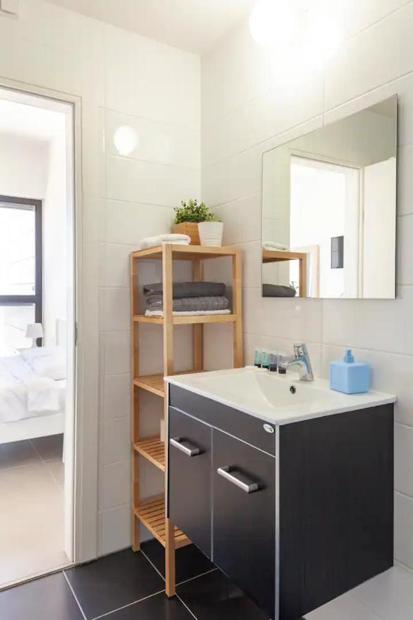 Oַ&O Group- Luxury Apt Tower Best Sea View Bat Jám Kültér fotó