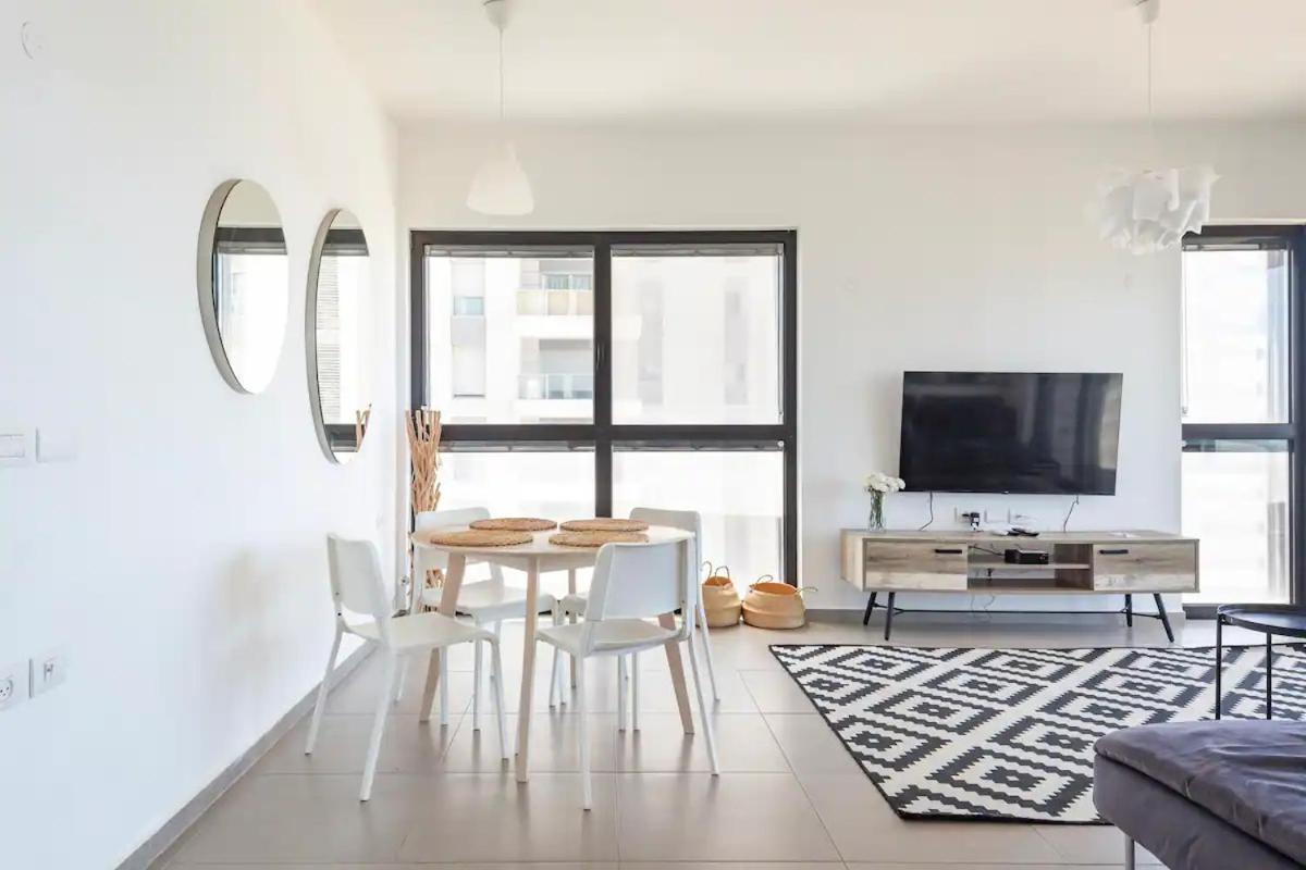 Oַ&O Group- Luxury Apt Tower Best Sea View Bat Jám Kültér fotó